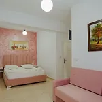 Eleni Kır Evi *