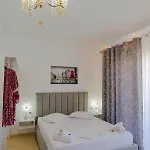 Kır Evi Eleni *