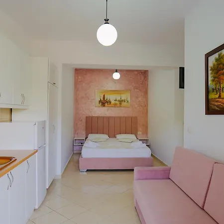 Eleni Hétvégi ház