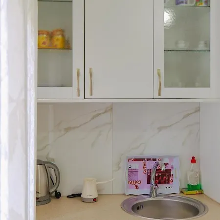 Eleni Landhuis Sarandë